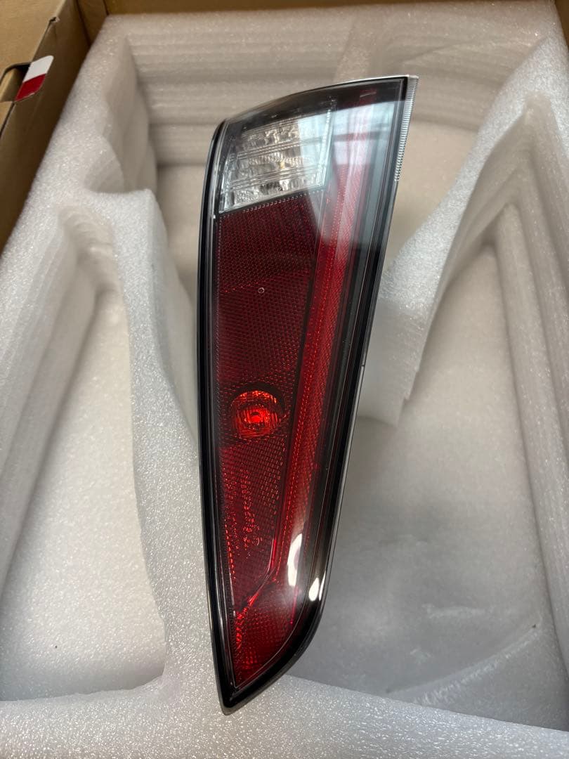 50プリウス テールランプ