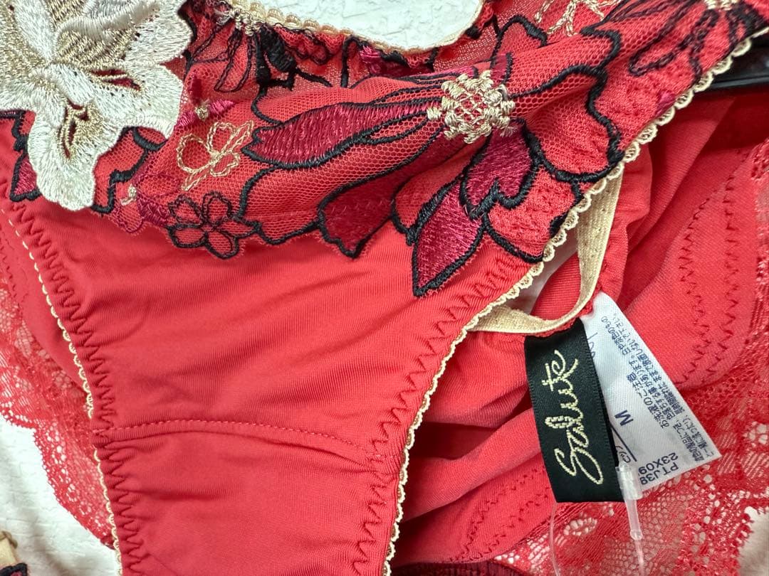 Salute 上下セット　 花柄刺繍 キャミソール L-80ショーツM