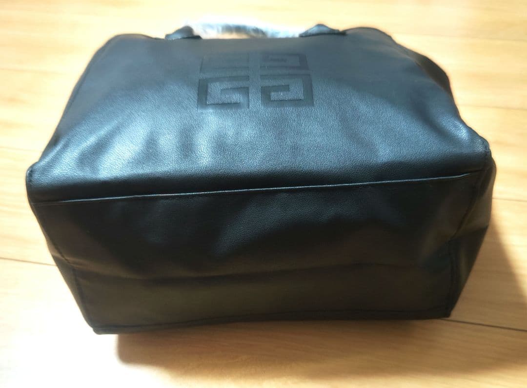 【未使用】Givenchy ジバンシー　黒　トートバッグ　ミニポーチ付き