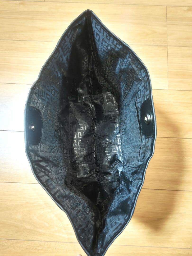 【未使用】Givenchy ジバンシー　黒　トートバッグ　ミニポーチ付き