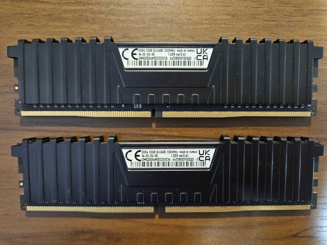 CORSAIR メモリ 32GB DDR4-3200MHz [16GB×2枚]