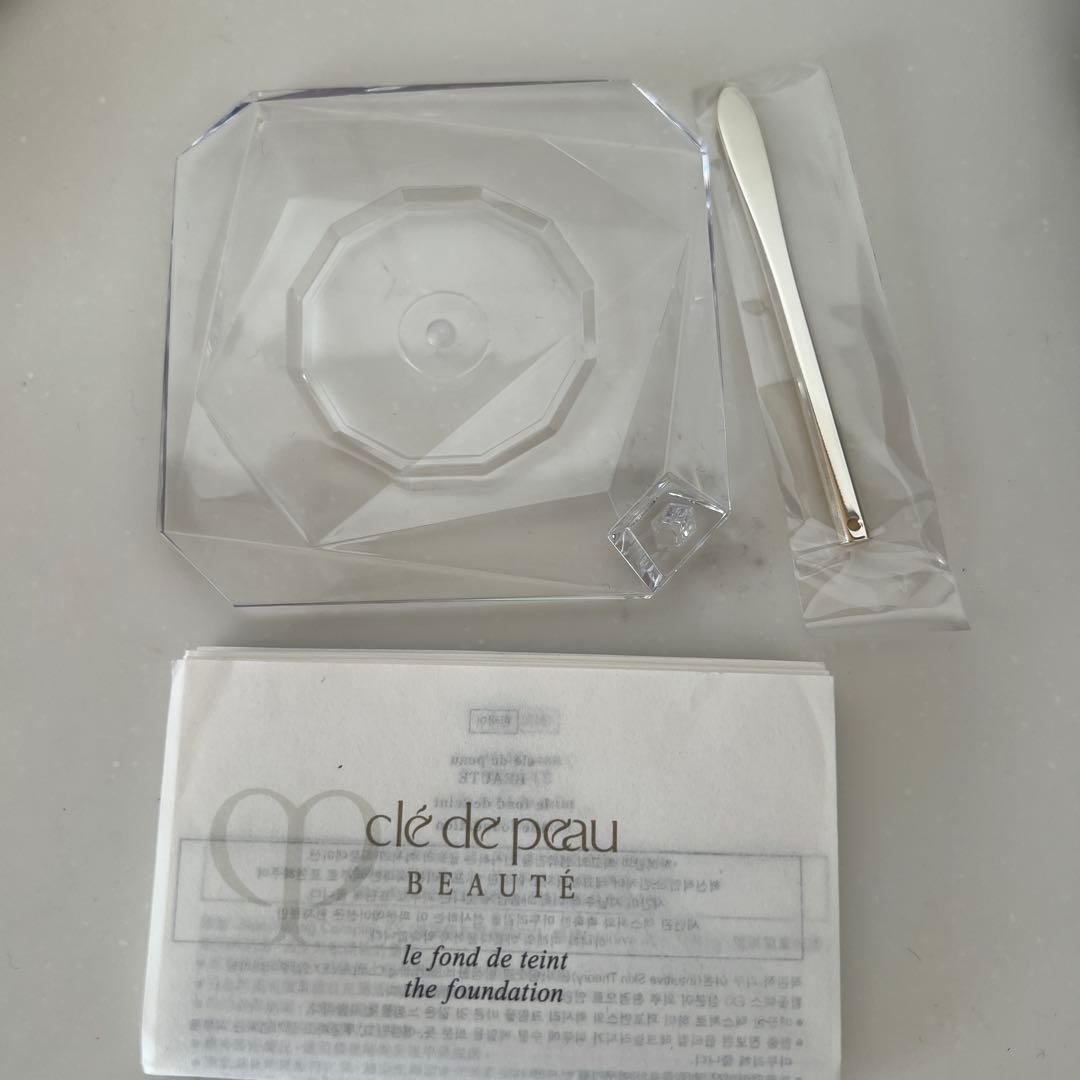 クレ・ド・ポー ボーテ ル・フォンドゥタン オークル10 30g