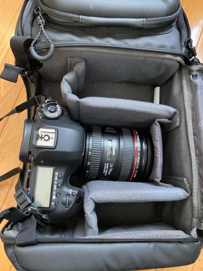 撥水加工のハードシェルカメラバッグ ショルダータイプ