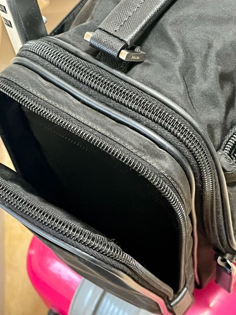 PRADA、コスメポーチ、旅行鞄、手荷物 、バニティバッグ、キャリーバッグ