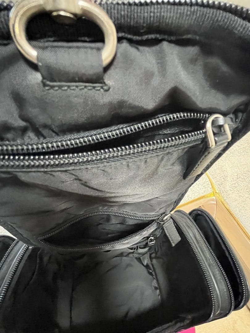 PRADA、コスメポーチ、旅行鞄、手荷物 、バニティバッグ、キャリーバッグ