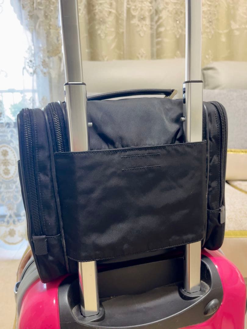 PRADA、コスメポーチ、旅行鞄、手荷物 、バニティバッグ、キャリーバッグ