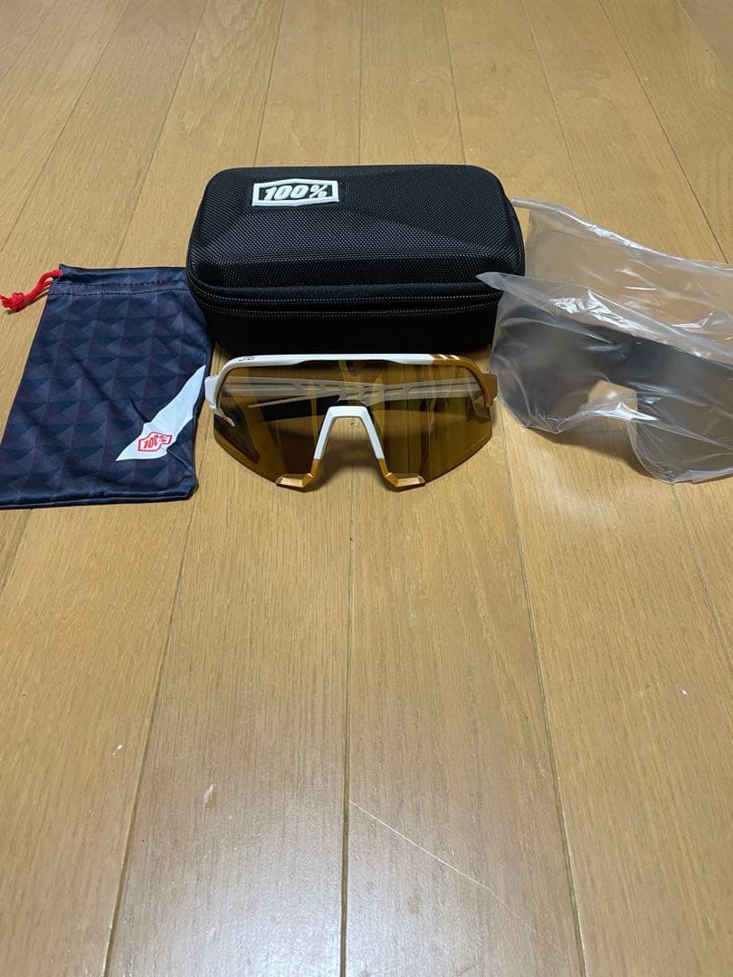 ⚠️限定価格⚠️ワンハンドレッド　100% サングラス