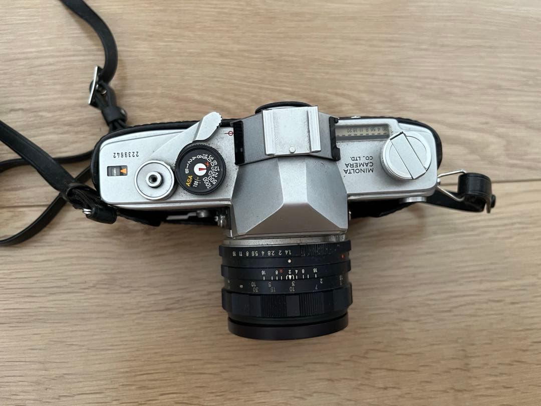 Minolta SR-7 一眼レフカメラ 28mmレンズ付き フラッシュ付き