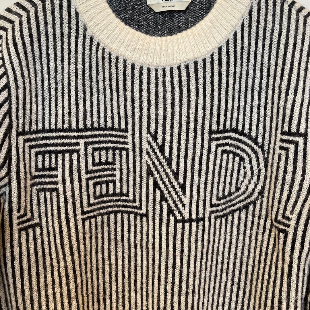 FENDI✨ストライプニット　ロゴ　ホワイト✖️ブラック