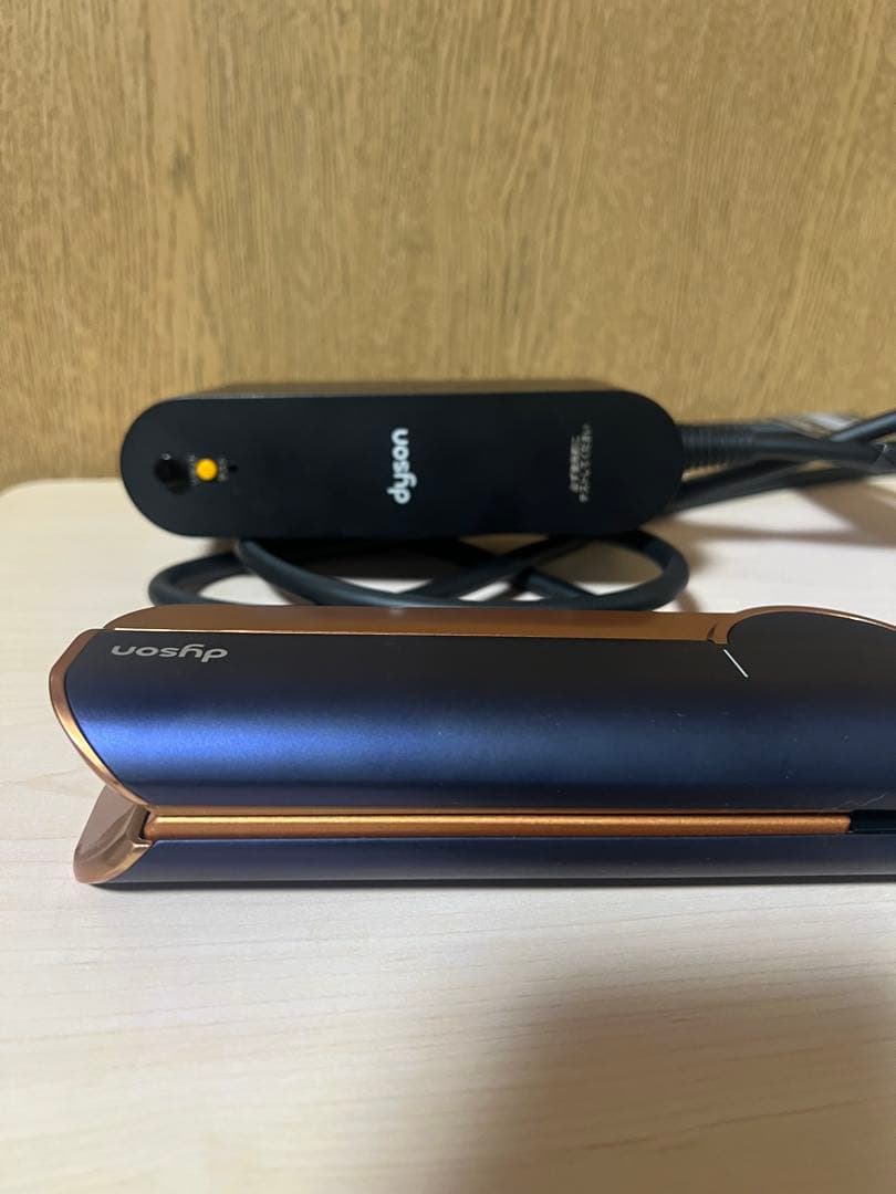 ダイソン　Dyson Airstrait ヘアストレイトナー