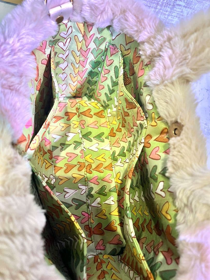 ロラライハリス♡ベージュファー生地♡刺繍のバッグ♡