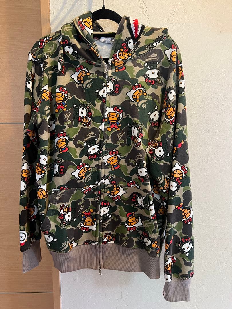 2月末で削除)A BATHIEG APE エイプ　パーカー　キティ