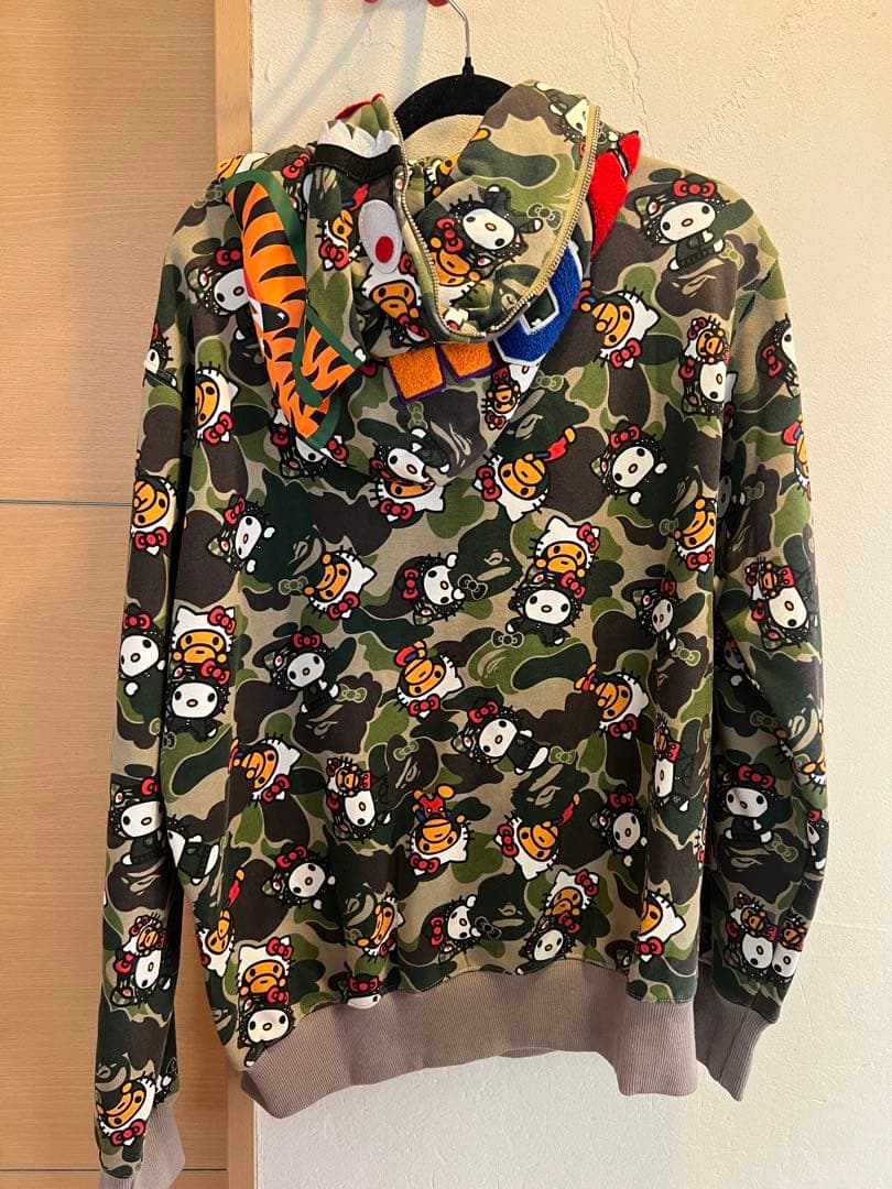 2月末で削除)A BATHIEG APE エイプ　パーカー　キティ