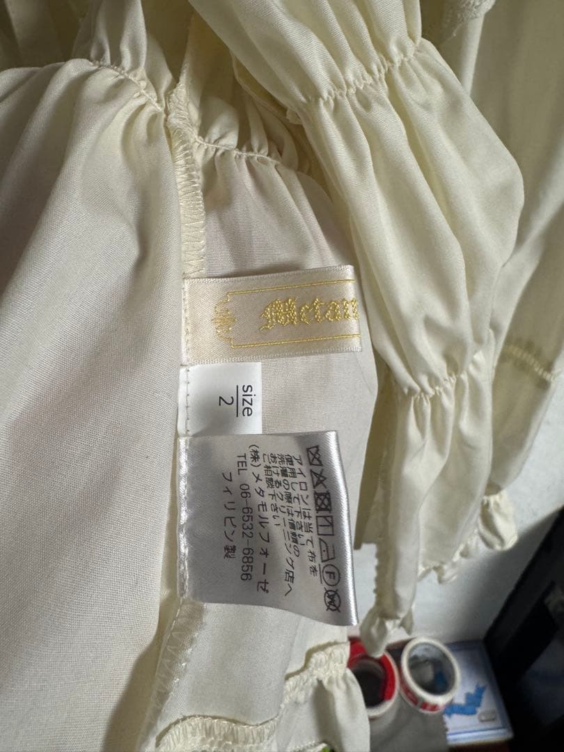 メタモルフォーゼ　プラスサイズ　シャーリングブラウス