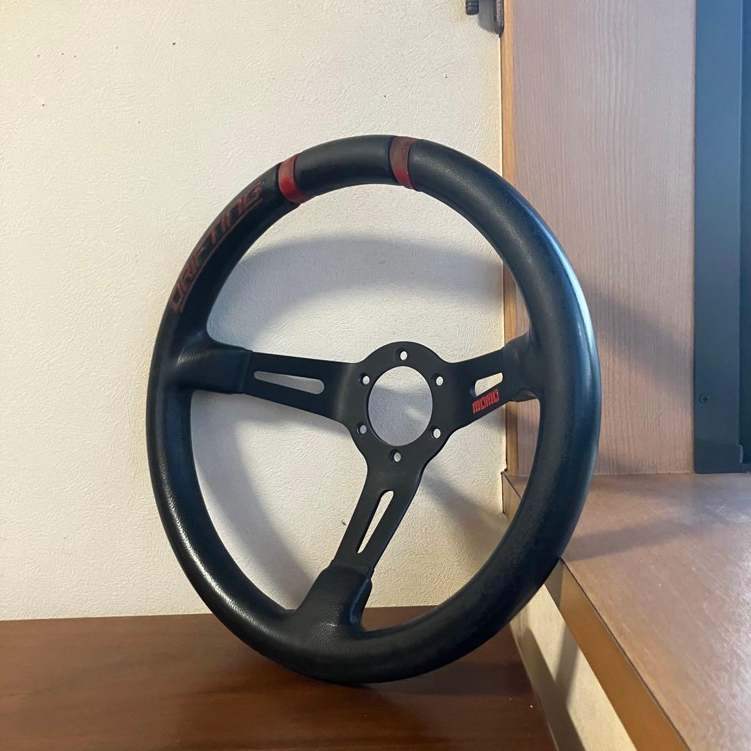 momo ステアリング 33パイ　330mm ディープコーン