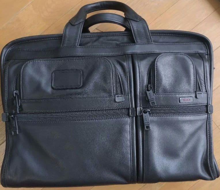 TUMI ブラックレザー　トートバッグ　ビジネスバッグ　本革
