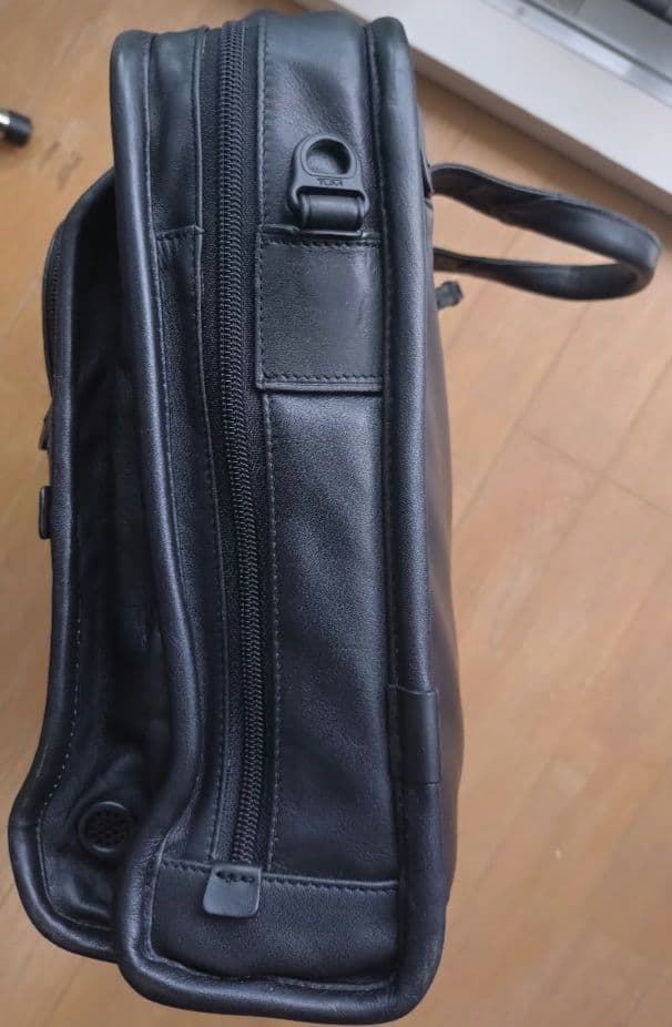 TUMI ブラックレザー　トートバッグ　ビジネスバッグ　本革