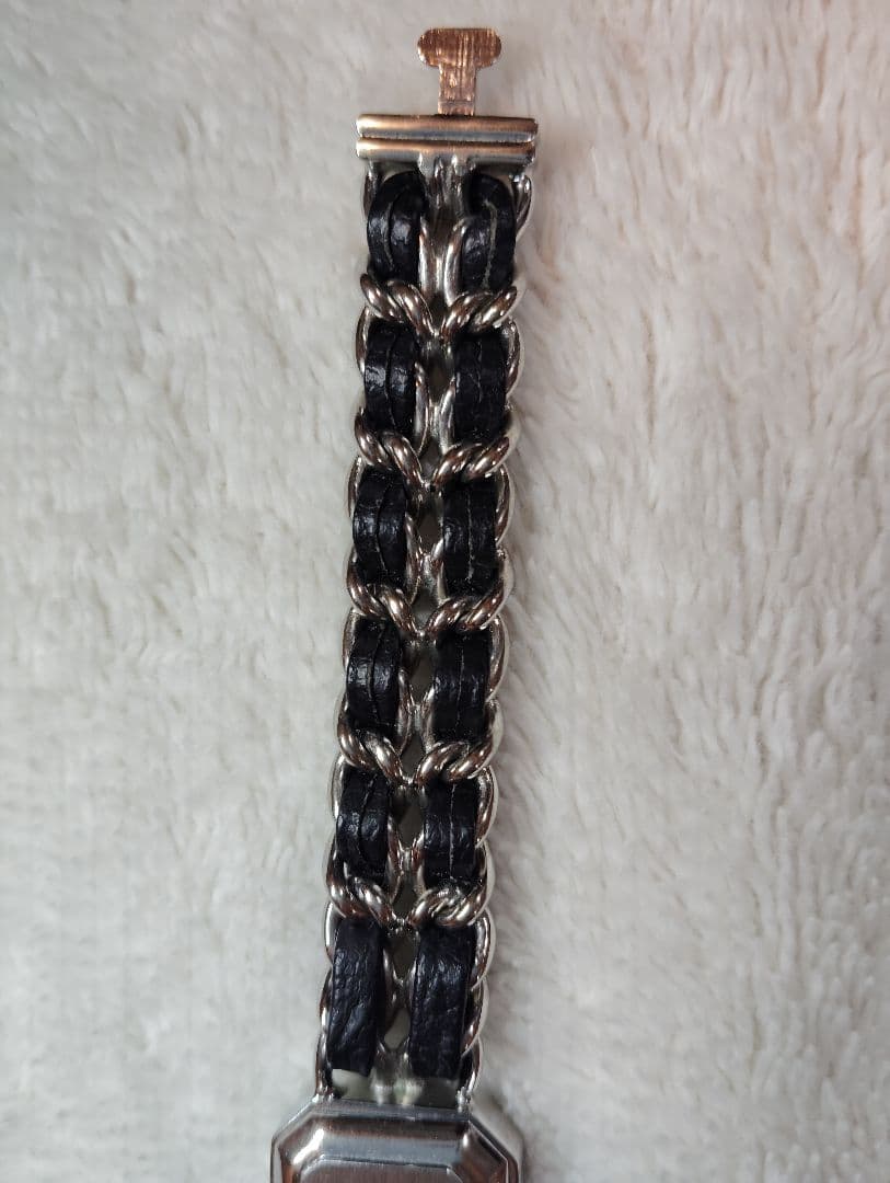 CHANEL 腕時計 ブラック シルバー（イミテーション）