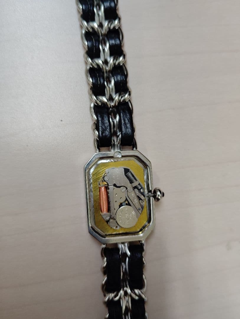 CHANEL 腕時計 ブラック シルバー（イミテーション）