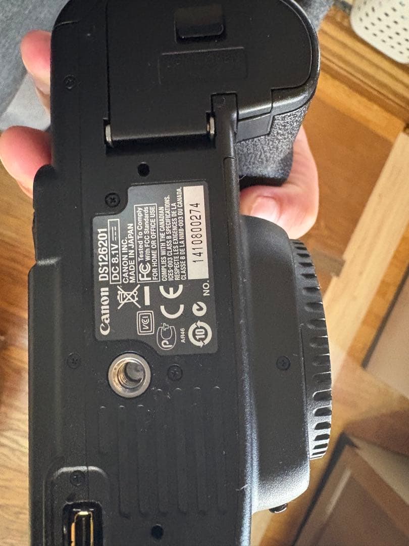 Canon EOS 5D Mark II 本体と付属品　バッテリー　充電器