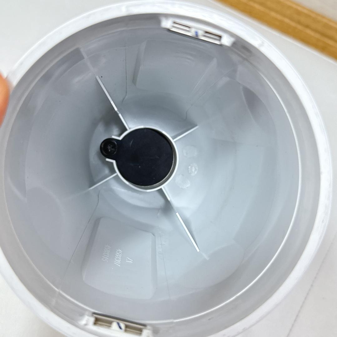 【美品】マキタ コードレス掃除機 バッテリ充電器付　CL108FDSHW