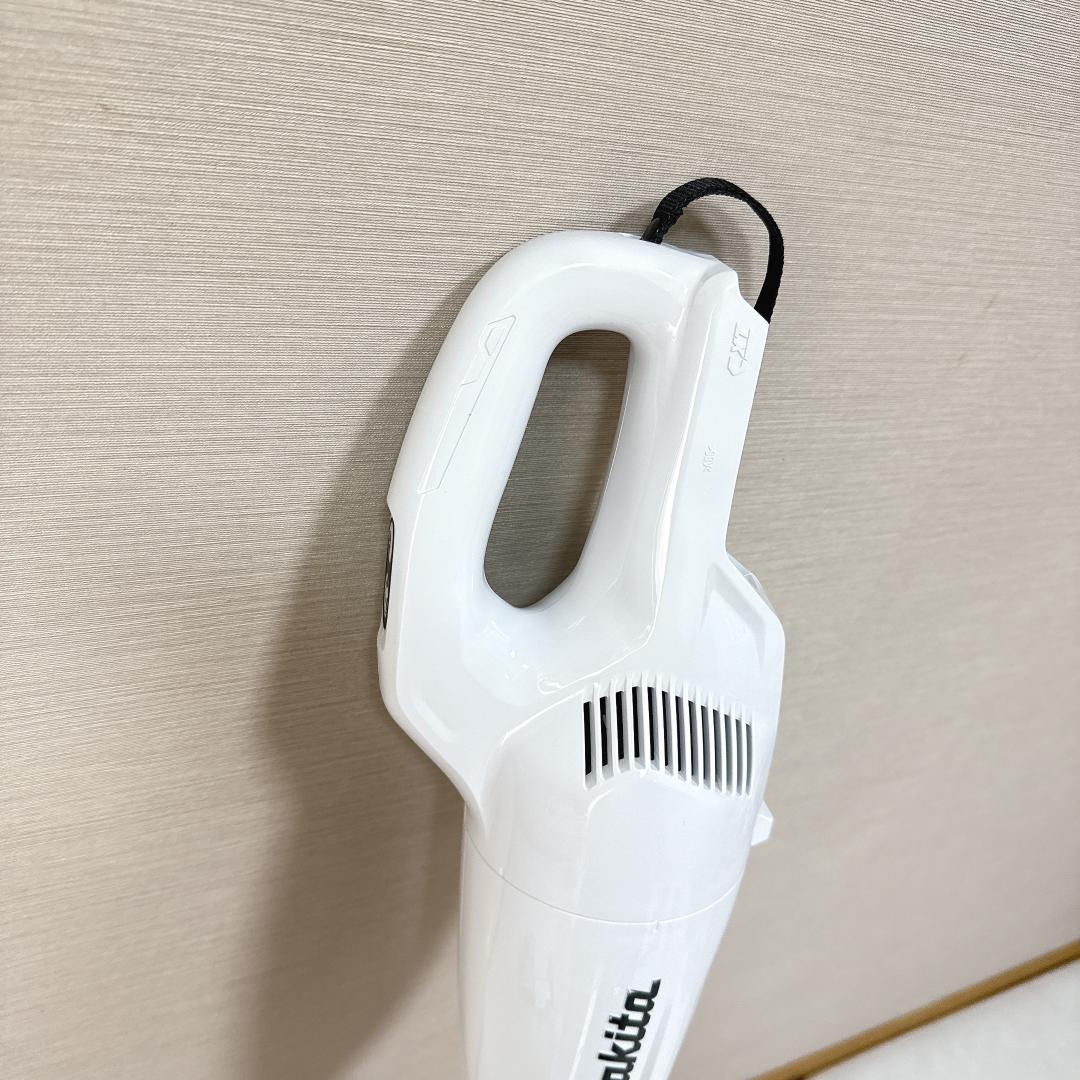 【美品】マキタ コードレス掃除機 バッテリ充電器付　CL108FDSHW