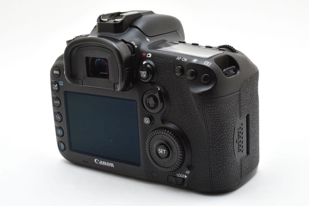 Canon EOS 7D Mark II ボディ ＋ EF-S 18-55mm