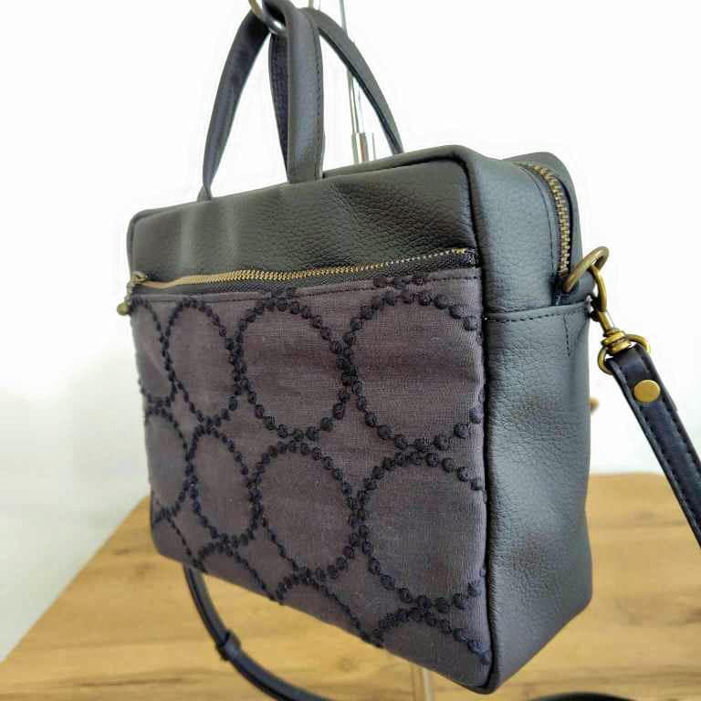 ミナペルホネン/2025tambourineタンバリンチャコール/スクエアー本革