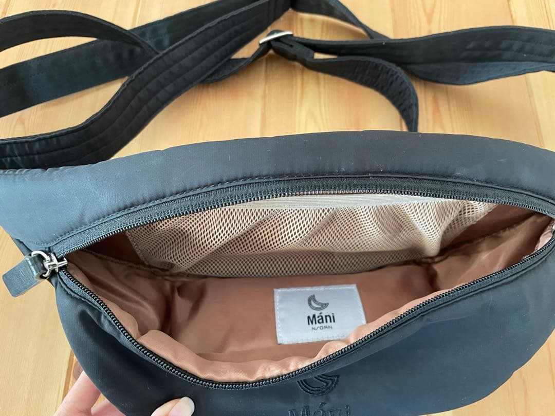 【期間限定値下】ノルンマーニ 黒　巾着付　抱っこバッグ　ヒップシート