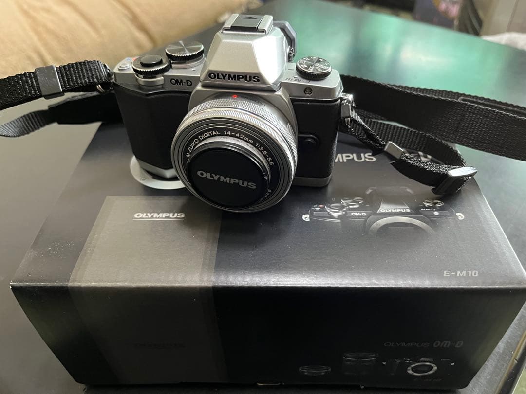 【本日限定】オリンパス　OM-D E-M10 ダブルレンズキット