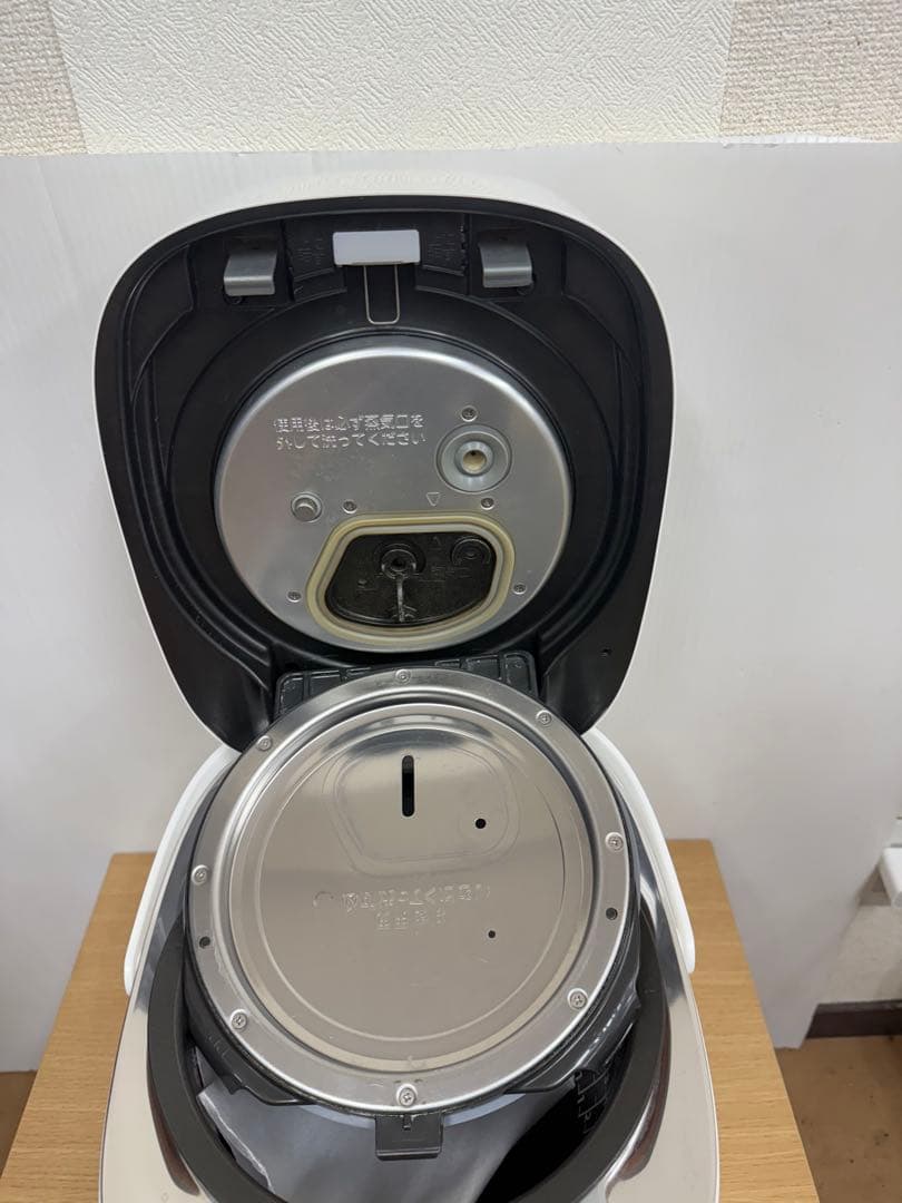 TOSHIBA 真空圧力IH炊飯器 RC-10VSR ホワイト