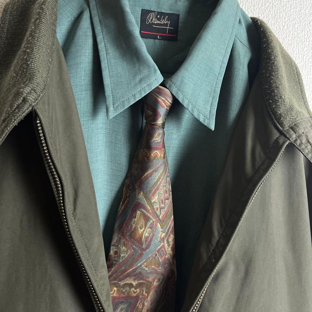 ネクタイシャツスイングトップ　幾何学模様総柄　くすみ色　襟袖切替　レトロ　古着