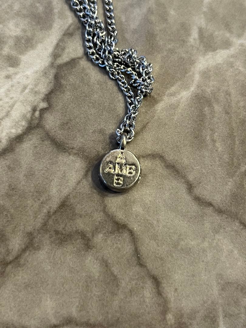アクセサリー AMBUSH PILL CHARM NECKLACE