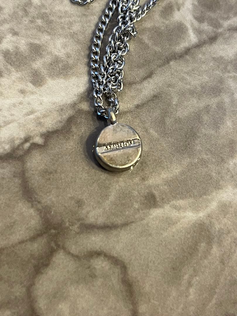 アクセサリー AMBUSH PILL CHARM NECKLACE