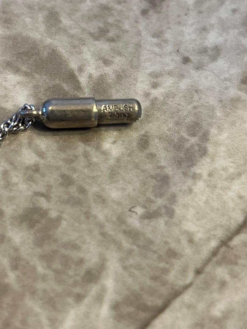 アクセサリー AMBUSH PILL CHARM NECKLACE