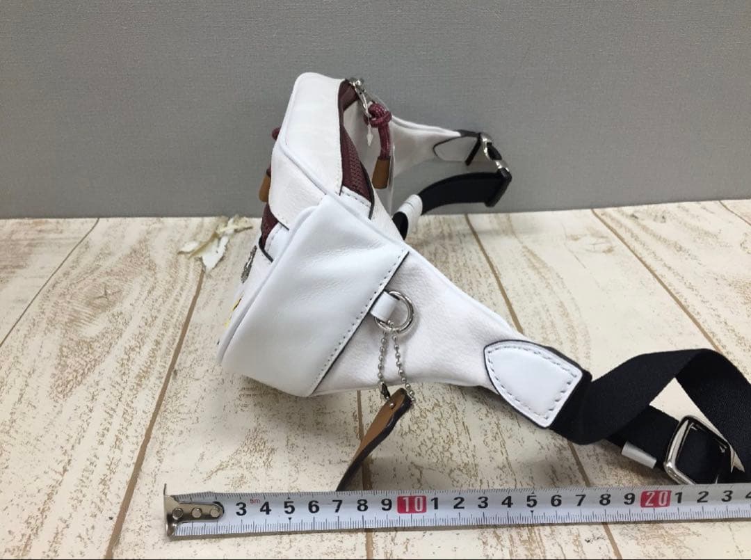 COACH コーチ　新品未使用品　タグ付き　ミッキーパッチ ボディバッグ