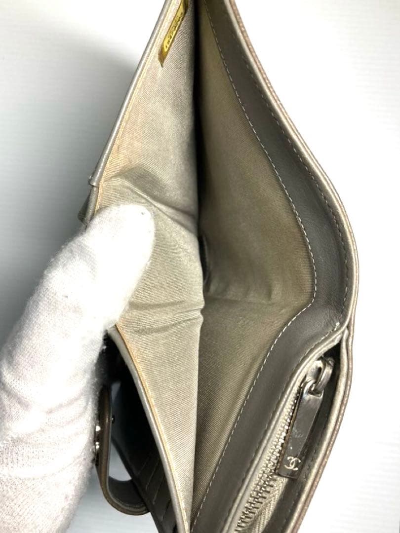 シャネル　キャビアスキン　レザー　ココマーク　セブルガ　二つ折り財布