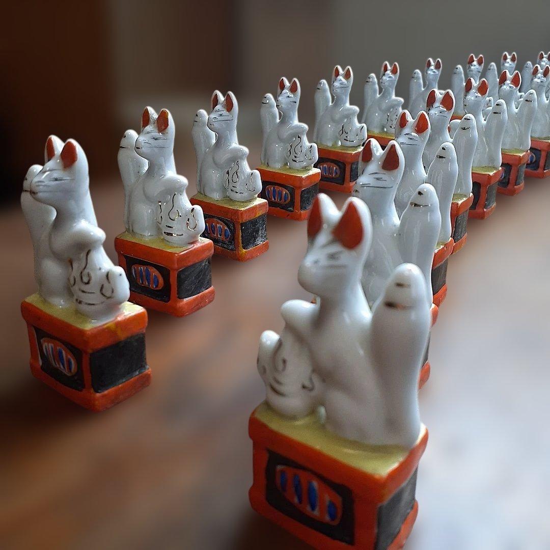 お稲荷様　キツネの置物　20体　磁器人形　縁起物　レトロ雑貨　とろとろガラス