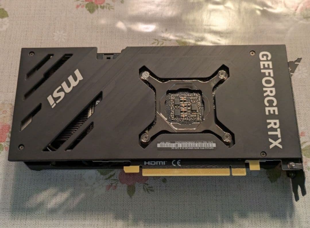 MSI GeForce RTX 4070 12G + 補助電源