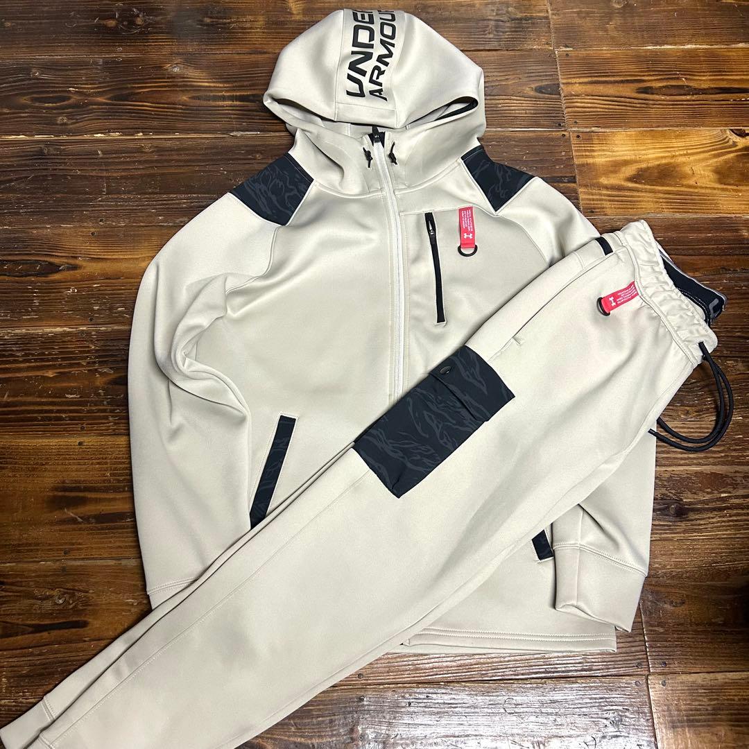 アンダーアーマーハイブリッドセットアップ 上下