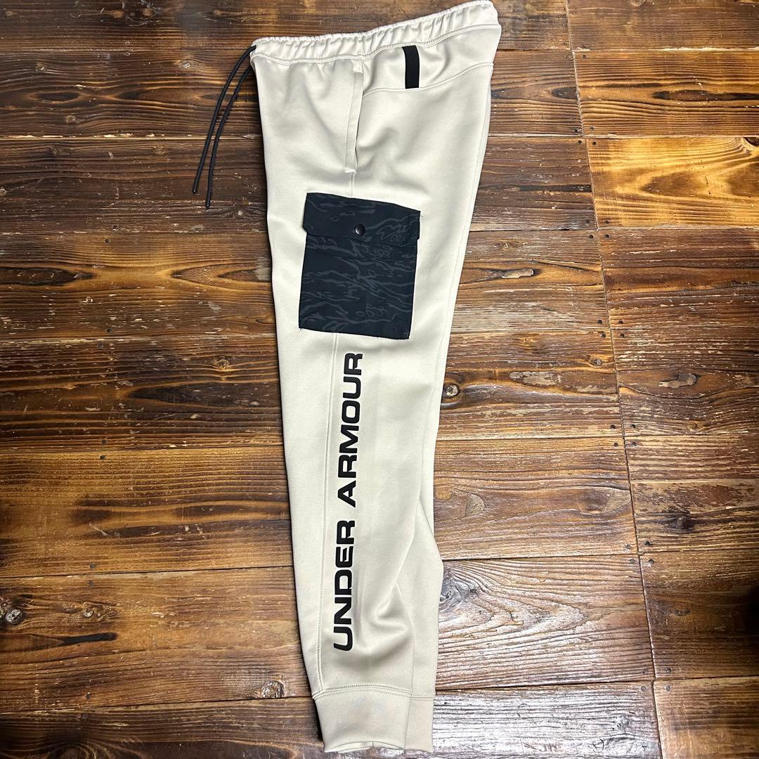 アンダーアーマーハイブリッドセットアップ 上下