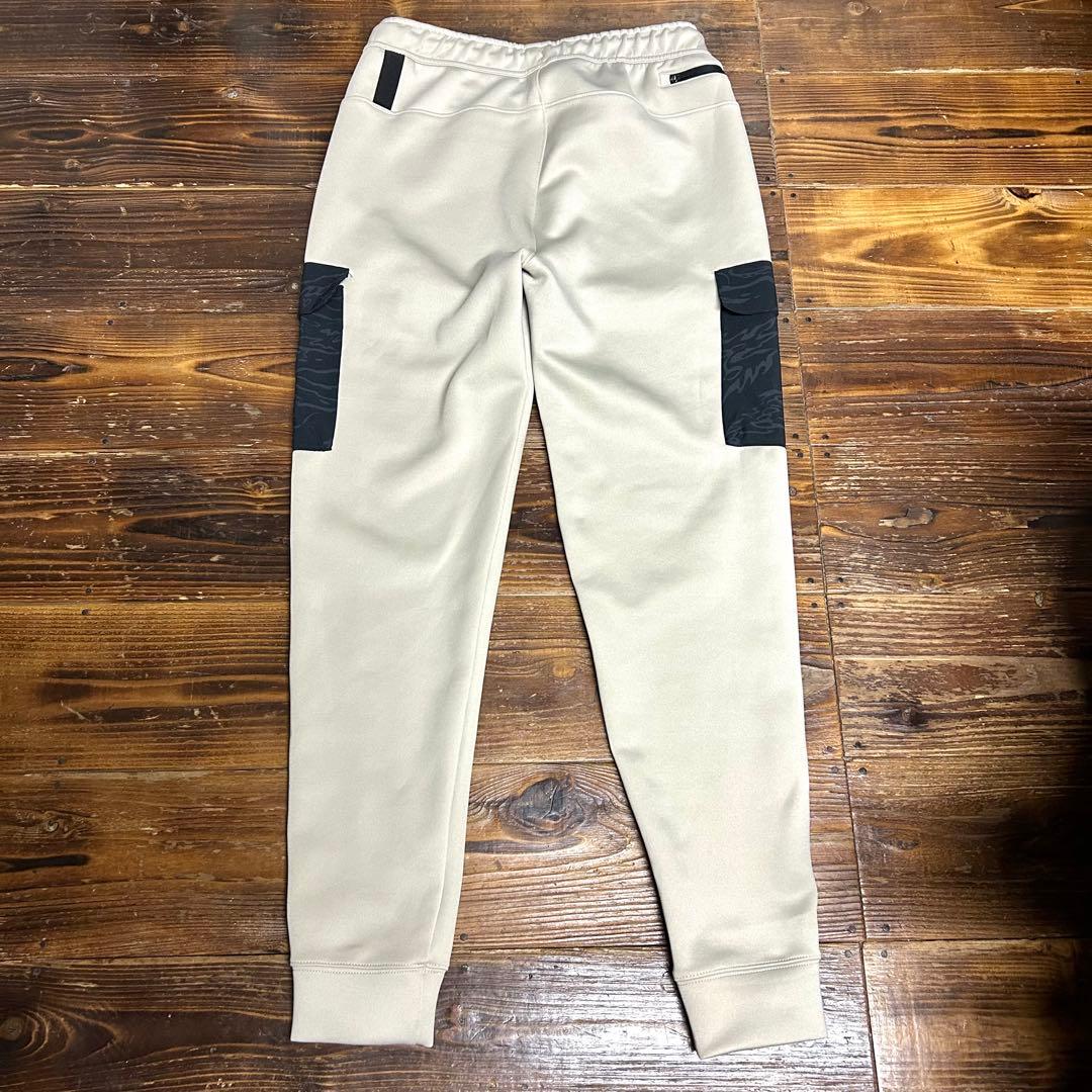 アンダーアーマーハイブリッドセットアップ 上下