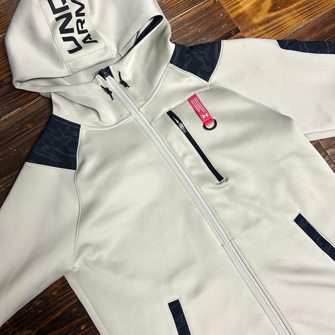 アンダーアーマーハイブリッドセットアップ 上下