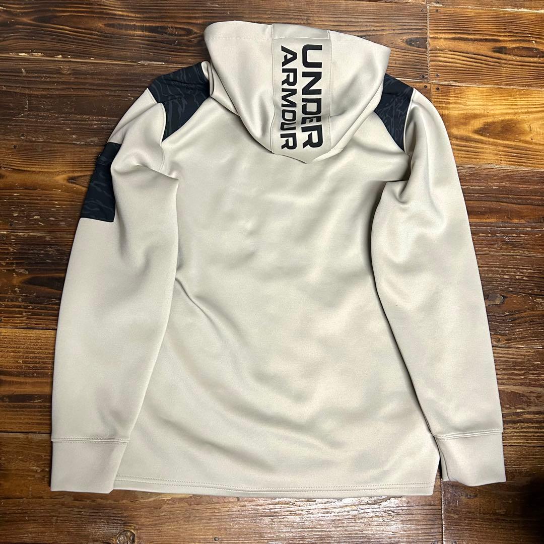 アンダーアーマーハイブリッドセットアップ 上下