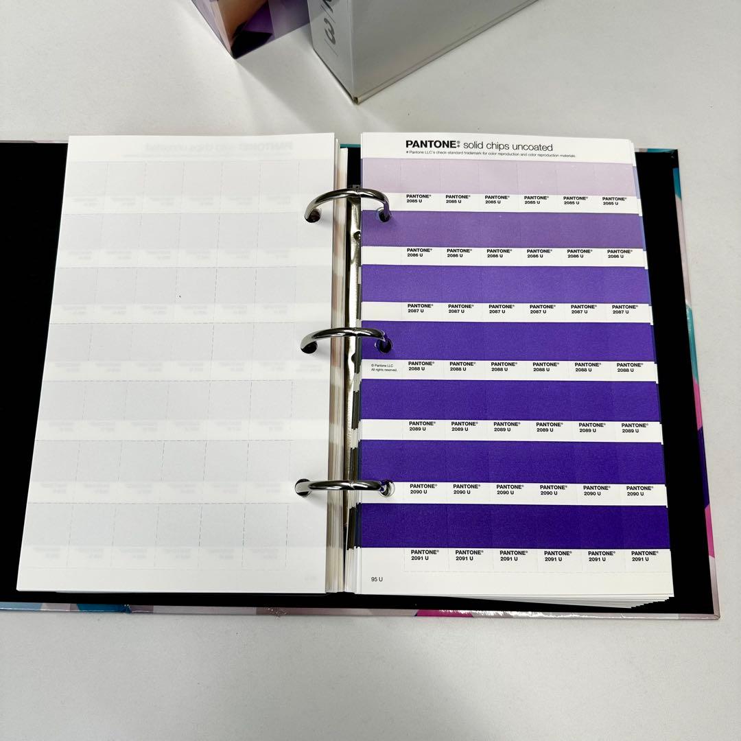 春*原様 PANTONE SOLID CHIPS + DIC 色見本張　デザイナ