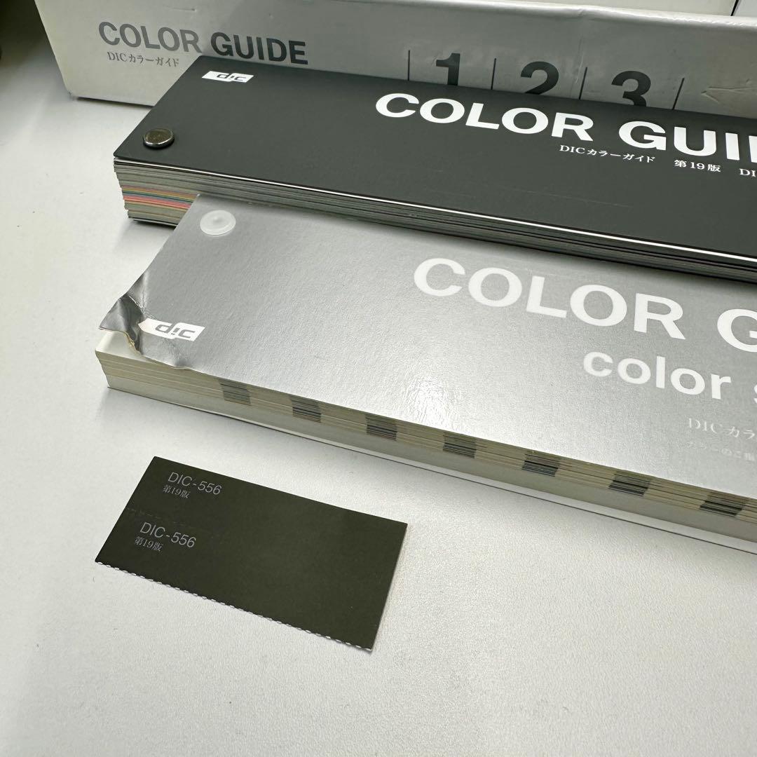 春*原様 PANTONE SOLID CHIPS + DIC 色見本張　デザイナ