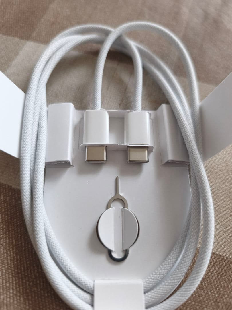 iPhone16 SIMフリー ホワイト Apple ケース付 バッテリー良好