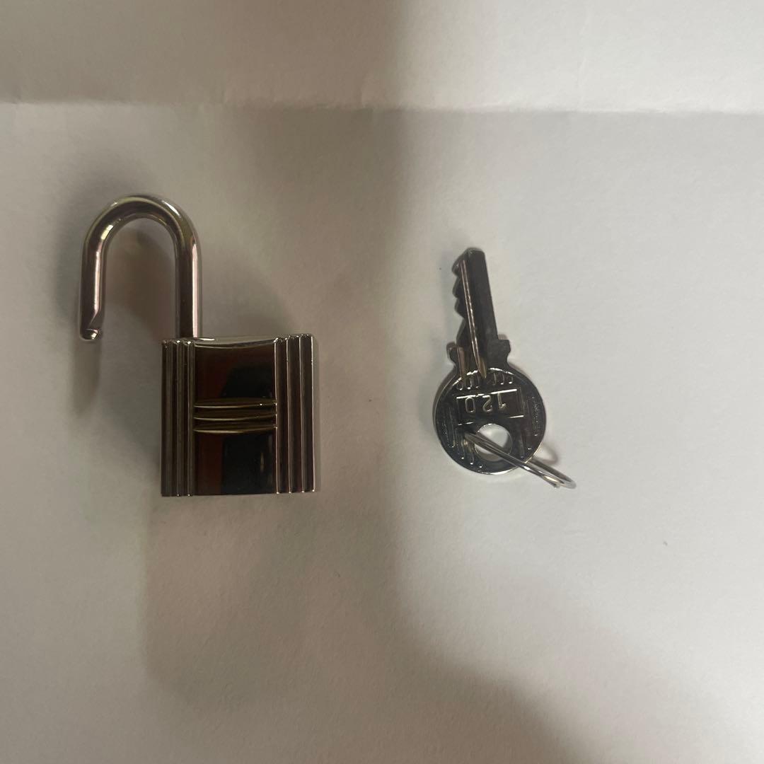 美品　エルメス　シルバー 南京錠 カデナ　鍵付き