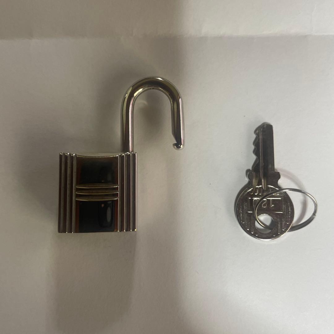 美品　エルメス　シルバー 南京錠 カデナ　鍵付き