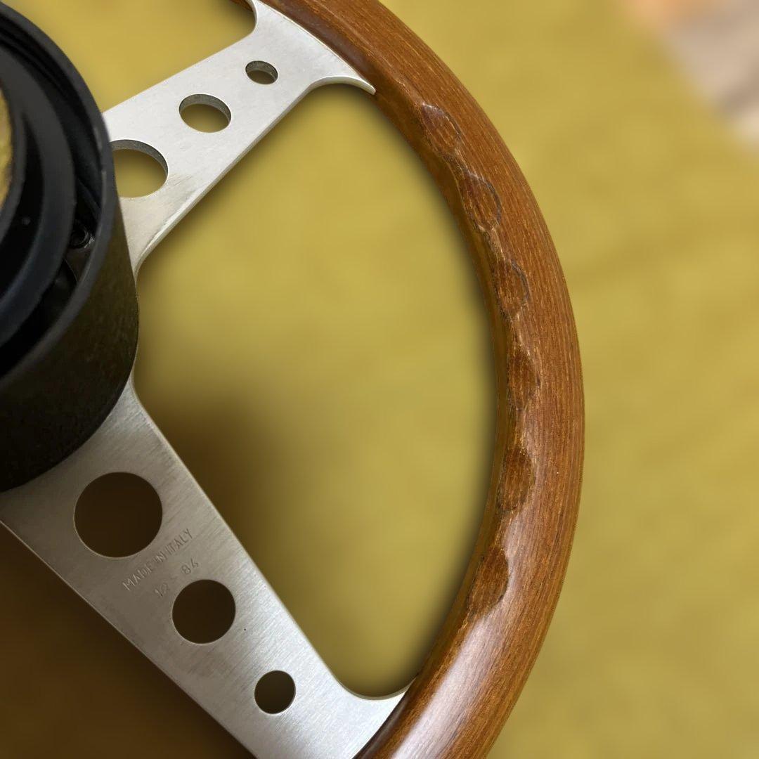 三本スポーク ステアリングホイール